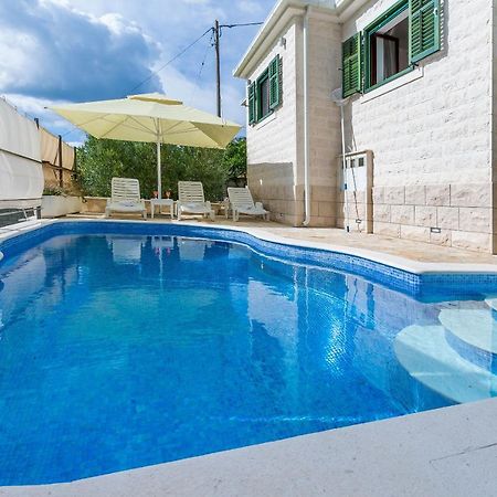 Villa Holiday Home Zvecanje Екстер'єр фото
