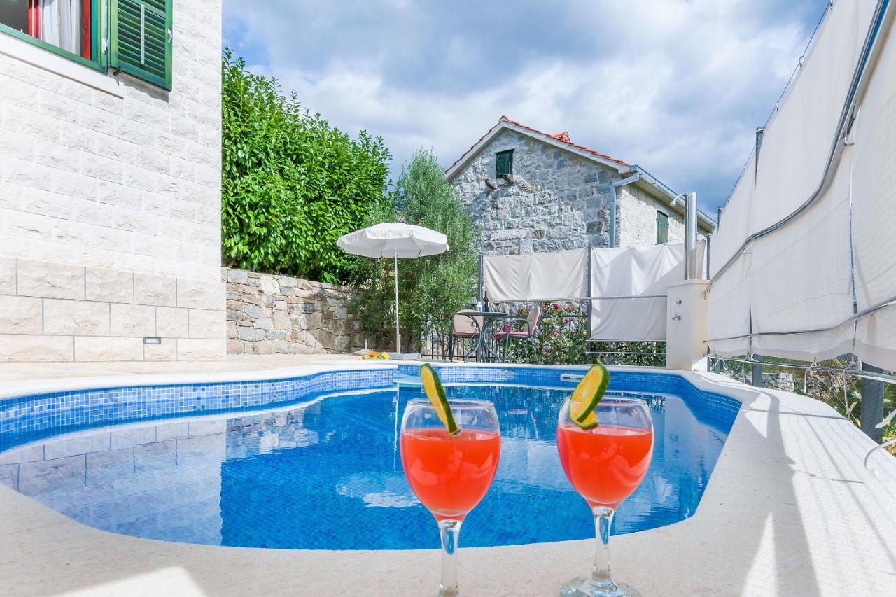 Villa Holiday Home Zvecanje Екстер'єр фото