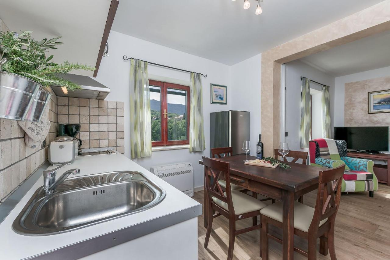 Villa Holiday Home Zvecanje Екстер'єр фото