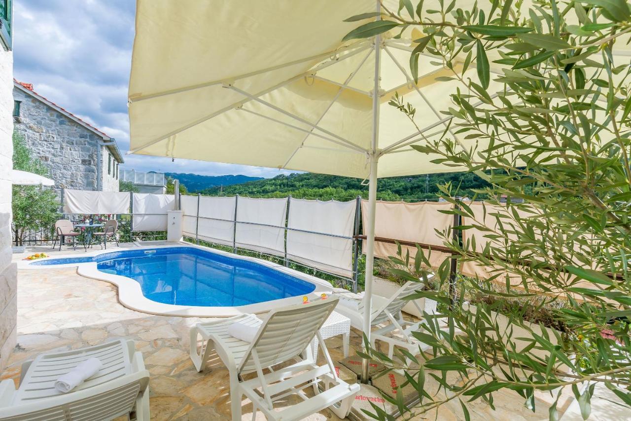 Villa Holiday Home Zvecanje Екстер'єр фото