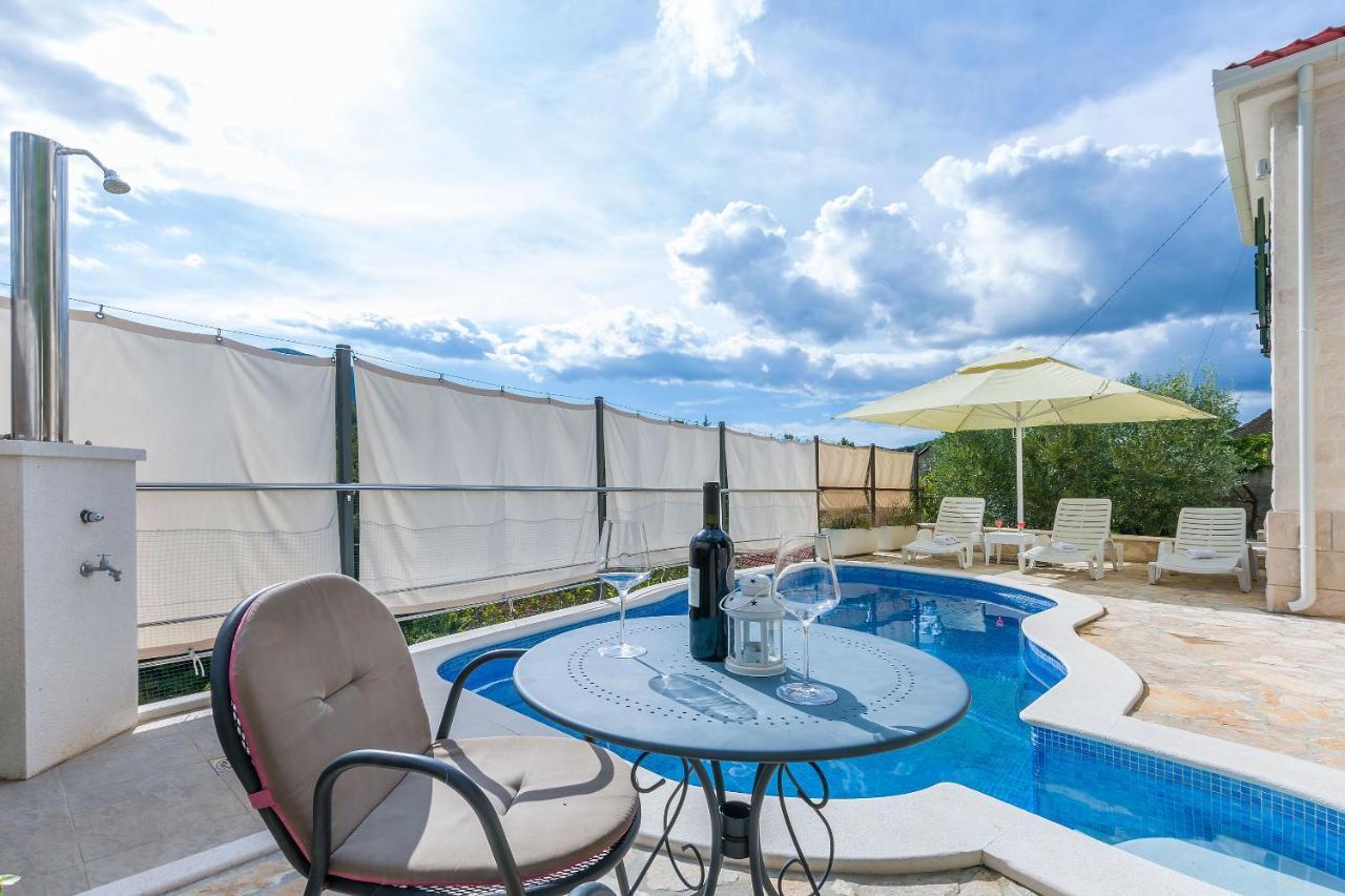 Villa Holiday Home Zvecanje Екстер'єр фото