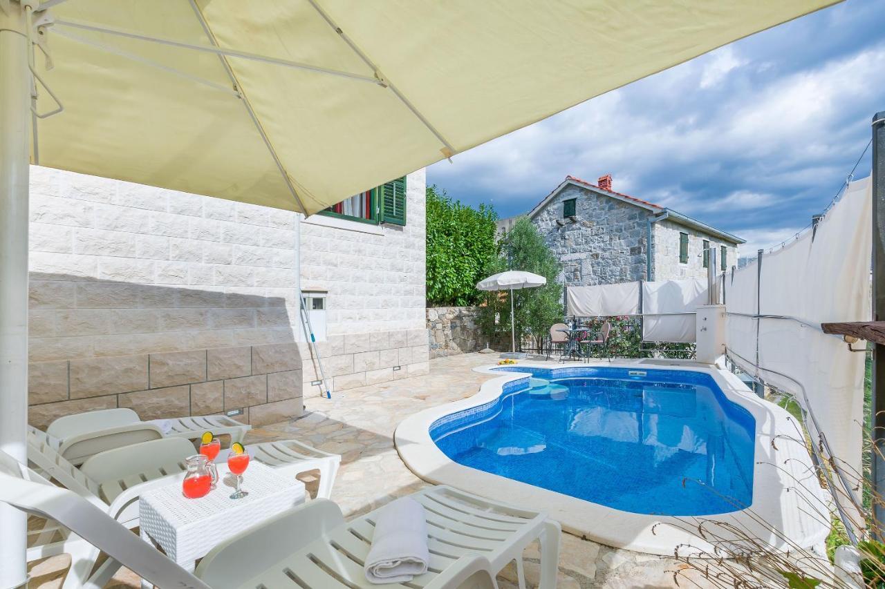 Villa Holiday Home Zvecanje Екстер'єр фото