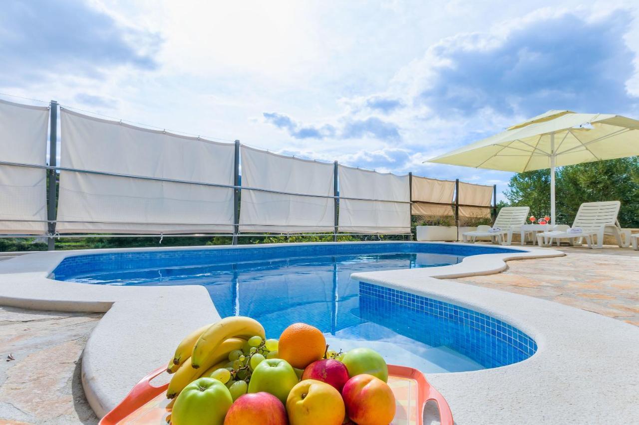 Villa Holiday Home Zvecanje Екстер'єр фото