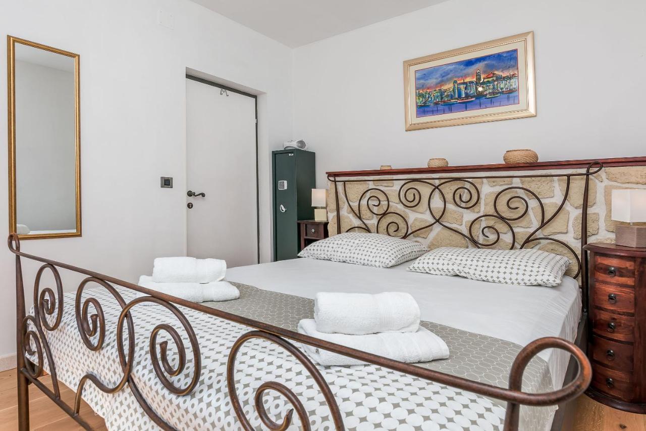 Villa Holiday Home Zvecanje Екстер'єр фото