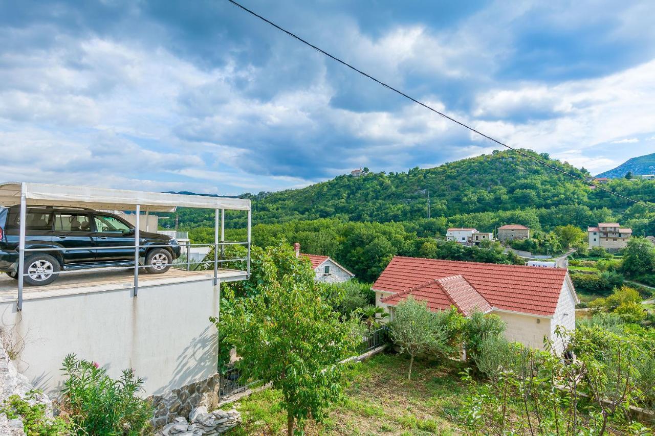 Villa Holiday Home Zvecanje Екстер'єр фото