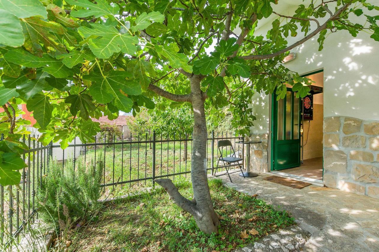 Villa Holiday Home Zvecanje Екстер'єр фото