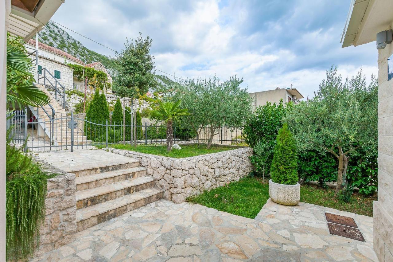 Villa Holiday Home Zvecanje Екстер'єр фото