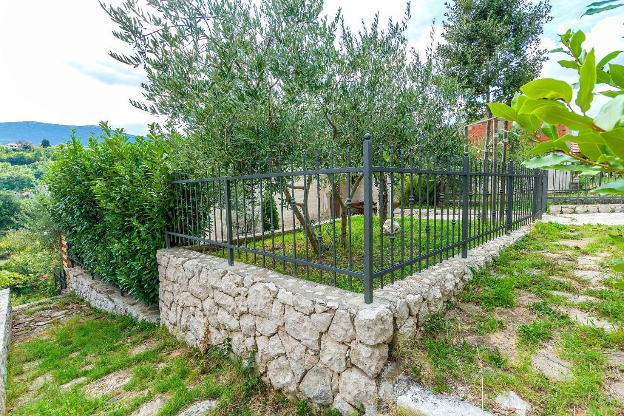 Villa Holiday Home Zvecanje Екстер'єр фото